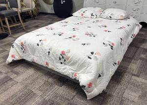 lot 434 image: Kate Spade New York Queen Comforter Set - Floral Pattern with 2 Pillowcases