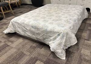 lot 453 image: Simply Shabby Chic King Comforter - Floral Blue Rose Print