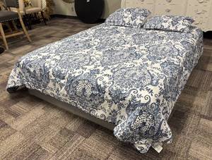 lot 470 image: Geneva Home Fashion Queen Comforter and Two Shams