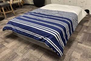 lot 474 image: Tommy Hilfiger Queen Comforter - Navy & White Stripes