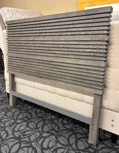 lot 801 image: Hooker Furniture Queen Headboard