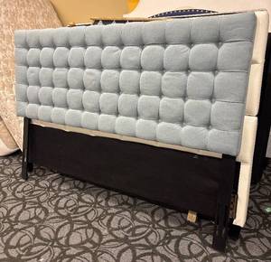 lot 804 image: Safavieh King Headboard - Tufted Light Gray Upholstered