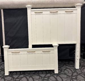 lot 822 image: Legacy Classic Twin Headboard and Footboard