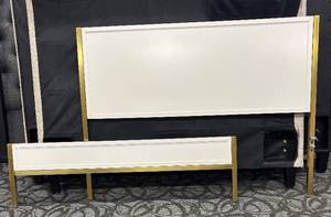 lot 825 image: Williams-Sonoma Headboard & Footboard