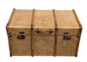 lot 590 image: Hooker Furniture Vintage Style Trunk 33 in L x 20 in W x 18 in H