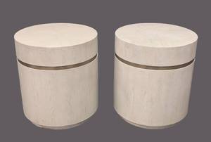 lot 914 image: Universal Furniture Round Side Tables U042825 - Pair