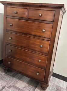 lot 932 image: Dark Wood Tall Chest of Drawers - Dresser with 2 Small Top Drawers & 4 Large Drawers