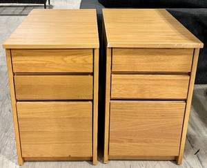 lot 959 image: Oak Nightstands Pair - 3-Drawer Bedside Tables