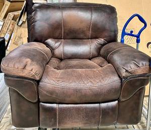 lot 992 image: Man Wah Leather Electric Recliner Chair - Brown Upholstery
