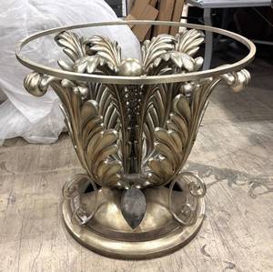 lot 985 image: Metal Table Base & Acanthus Leaf Motif