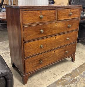 lot 987 image: Vintage Dresser with Brass Drawer Pulls