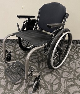 lot 543 image: Permobil Jay J3 Wheelchair - Manual