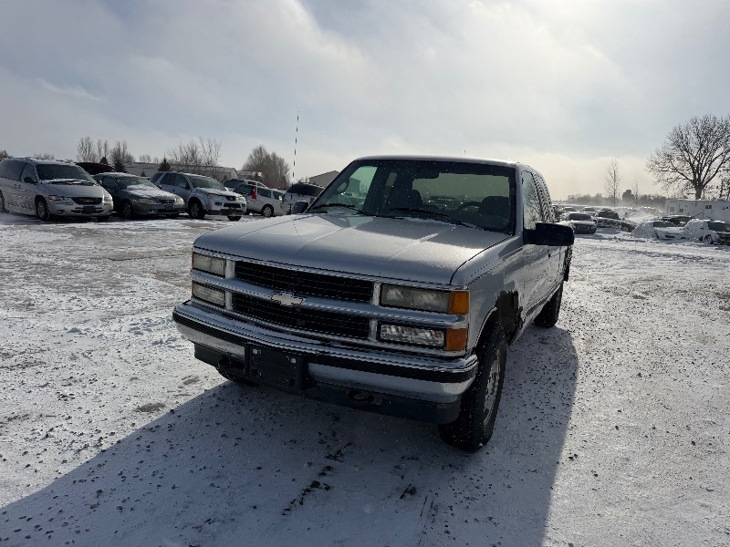 lot 12 image: 1995 Chevrolet 1500 4X4
