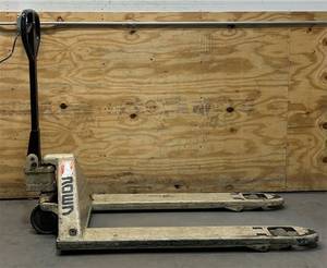 lot 144 image: Crown PTH 50 Manual Jack