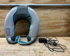 lot 147 image: Homedics vibration neck massager with heat