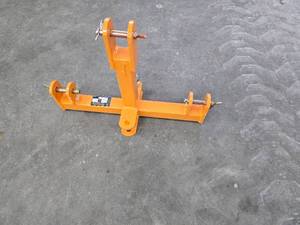 lot 28 image: wolverine 3 Point Hitch Adapter Pin & Ball Yellow