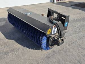 lot 69 image: Wolverine Angle Broom Used 78