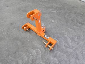 lot 33 image: Wolverine 3 Pint Hitch Ball Adapter