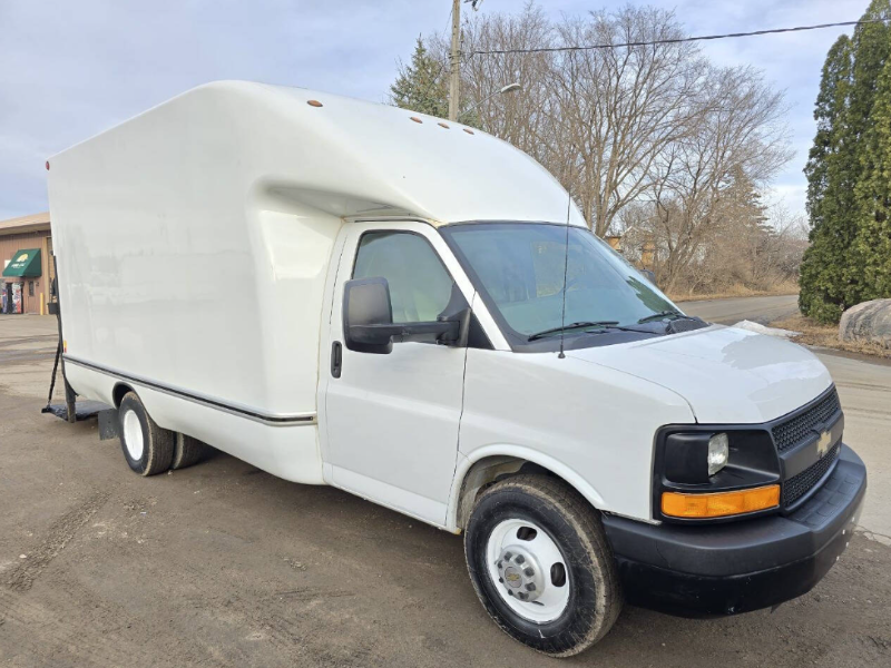 lot 2 image: 2012 Chevy Express 3500 Box Van - 12 box