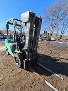 lot 6 image: 2005 Mitsubishi FG30N LP Forklift