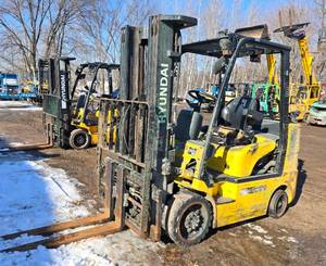 lot 15 image: 2017 Hyundai 30LC-7A LP Forklift - For Parts or Repair