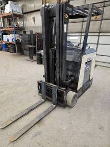 lot 21 image: Crown RC3020-30 Stand Up 36V Electric Counterbalance  Forklift