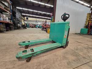 lot 32 image: 2016 Mitsubishi PW23 4500lb Pallet Jack