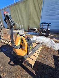lot 36 image: 2019 Big Joe D40 Pallet Jack - For Parts or Repair