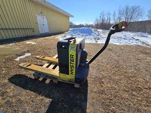 lot 37 image: Hyster W40Z Pallet Jack - For Repair