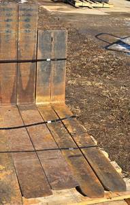 lot 41 image: 2 Sets of Forks