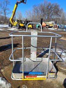 lot 43 image: Aluminum Platform  Basket