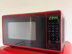 lot 8 image: Mainstays 0.7 cu. ft. Countertop Microwave  Hot Rod Red (700 Watts)