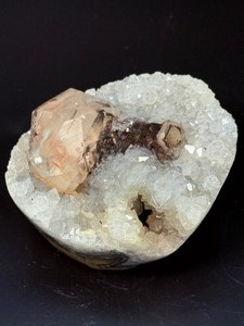 Exquisite Peach Stilbite Crystal on Sparkling Quartz Druzy Geode. (1 lb 3.6 oz  557 g)