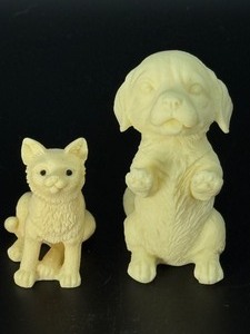 Exquisite Vintage Hand-Carved Tagua Nut Vegetable Ivory Animal Figurines  Cat &amp Dog Duo. (4.6 oz  131 g)