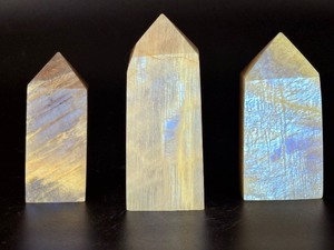 &nbspSet of 3 Blue Flash Moonstone Obelisks  High Iridescence Crystal Towers. (8 oz  229 g)