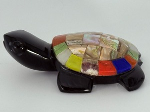 Artisan Hand-Carved Black Obsidian &amp Mosaic Abalone Turtle Figurine. (5.5 oz  158 g)