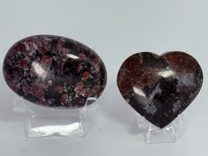 Rare Garnet in Arfvedsonite Polished Palm Stone &amp Heart Set  Natural Manifestation Crystals. (9.7 oz  277 g)