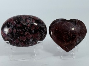 Rare Garnet in Arfvedsonite Polished Palm Stone &amp Heart Set  Natural Manifestation Crystals. (9.7 oz  277 g)