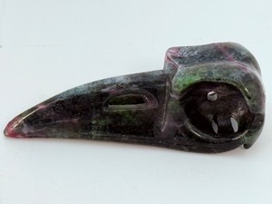 Natural Ruby in Zoisite Raven Skull Carving  Large Hand-Carved Gemstone Crow Skull Totem. (2,2 oz  63 g)