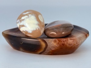 Stunning Natural Banded Agate Set  1 Hand-Carved Bowl &amp 2 Polished Palm Stones. (10.7 oz  306 g)