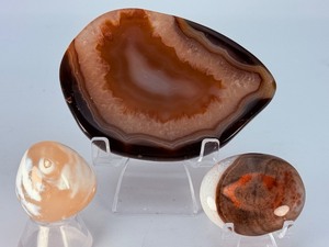 Stunning Natural Banded Agate Set  1 Hand-Carved Bowl &amp 2 Polished Palm Stones. (10.7 oz  306 g)