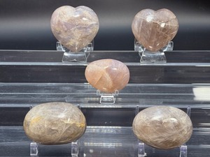 Lot of 5 Premium Peach Moonstone Carvings - Hearts, Eggs &amp Palm Stones. (2 lbs 1.5 oz  951 g)