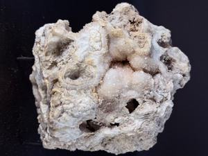 Natural Druzy Quartz Geode Cluster on Lace Agate Matrix. (2 lbs 12.9 oz  1 kg 274 g)