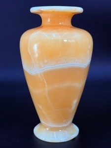 Vintage Hand-Carved Egyptian Alabaster Vase  Golden Butterscotch Calcite. (4 lbs 1.1 oz  1kg 847 g)