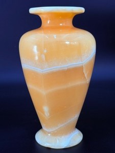 Vintage Hand-Carved Egyptian Alabaster Vase  Golden Butterscotch Calcite. (4 lbs 1.1 oz  1kg 847 g)
