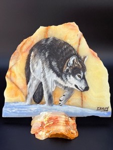 Original Hand-Painted Wolf Wildlife Portrait on Polished Honey Onyx  Signed by CAMPY (3 lbs 1 oz  1 kg 390 g)