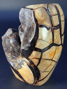 Museum-Grade Septarian "Dragon Egg" Geode with Black Calcite Druzy Pocket - 100% Natural Madagascar Specimen. (5 lbs 4.7 oz / 2 kg 402 g) &nbsp;&nbsp;