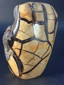 Museum-Grade Septarian "Dragon Egg" Geode with Black Calcite Druzy Pocket - 100% Natural Madagascar Specimen. (5 lbs 4.7 oz / 2 kg 402 g) &nbsp;&nbsp;