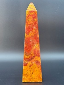 Large Polished Red Banded Onyx Obelisk  Vibrant Flame Pattern Tower. (5 lbs 12.5 oz  2 kg 623 g)