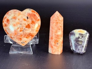 Luminous Sunstone &amp Polished Amethyst Crystal Trio. (9 oz  256 g)